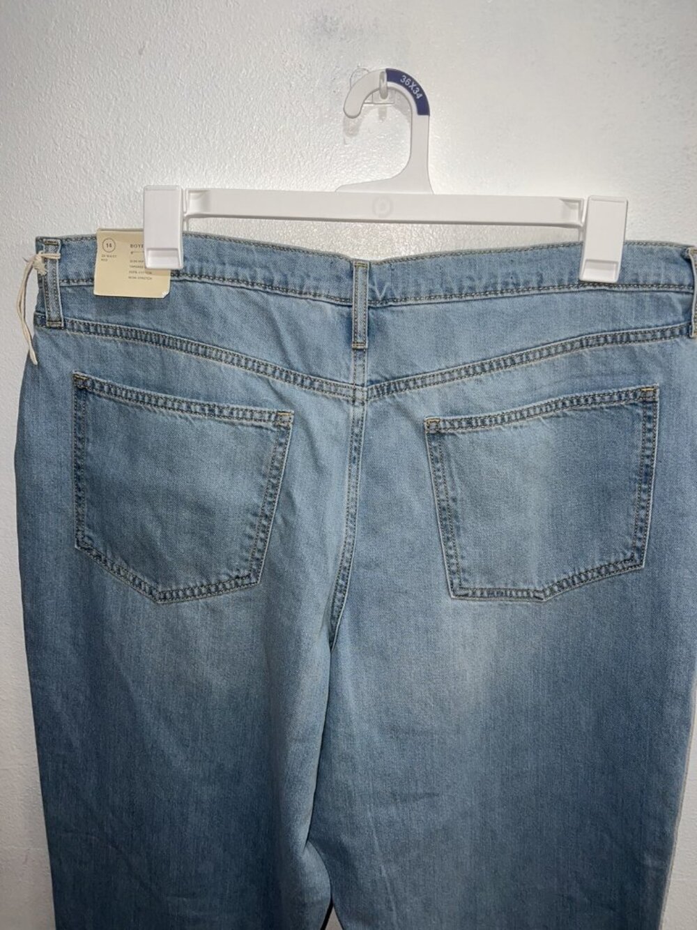 Universal Thread Size 14 Woman’s Light Denim Jeans Boyfriend New - Picture 5 of 7